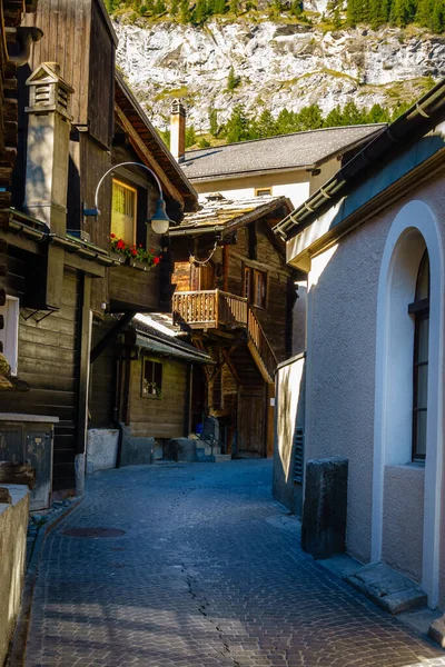 Pequeña Calle Residencial Ciudad Turística Alpina Zermatt Suiza — Foto de Stock