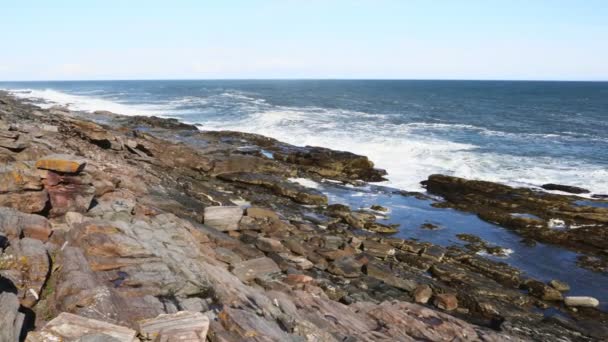 Golven Breken Rotsen Aan Kust Van Cape Elizabeth Maine — Stockvideo