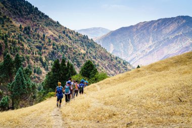 25 Ağustos 2016, Shirkent, Tacikistan: Tacikistan 'daki Hissar Vadisi' nde bir grup turist