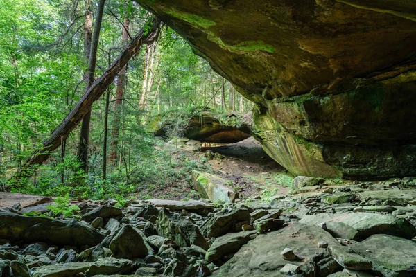南ケンタッキーにおけるヤフーアーチ岩形成の風景 — ストック写真