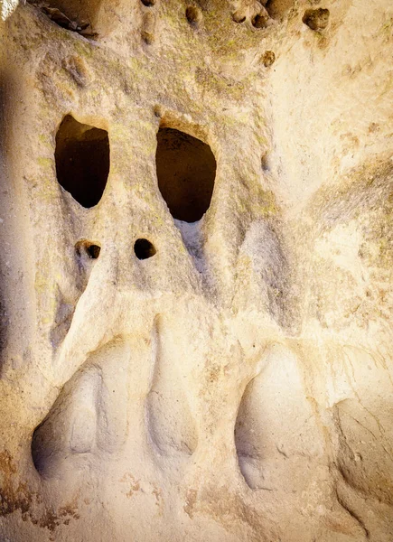 Cavidades Naturales Acantilados Expandidas Por Pueblos Ancestrales Monumento Nacional Bandelier —  Fotos de Stock