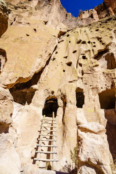 Cavates Cavidades Naturais Face Penhasco Expandidas Por Puebloans Ancestrais — Fotografia de Stock
