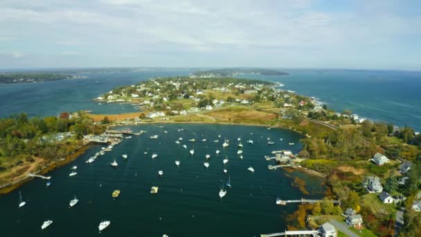 Maine Açıklarındaki Bailey Adası Ndaki Uskumru Koyu Nun Havadan Görüntüsü — Stok video