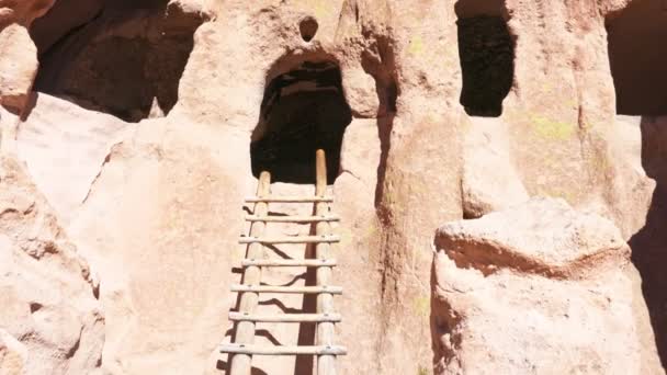 Cavates Natural Cavities Cliff Face Expanded Ancestral Puebloans — Stock Video