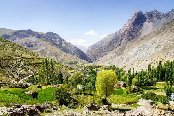 タジキスタンのヤグノブバレーと山村の風景 — ストック写真