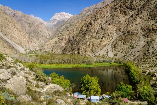 Vista Panoramica Sulle Montagne Piccolo Lago Campo Turistico Tagikistan — Foto Stock