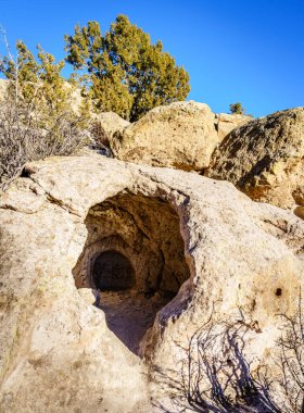 New Mexico 'daki Bandelier Ulusal Anıtı' nın bir parçası olan Tsankawi 'deki Antik Hint konutu