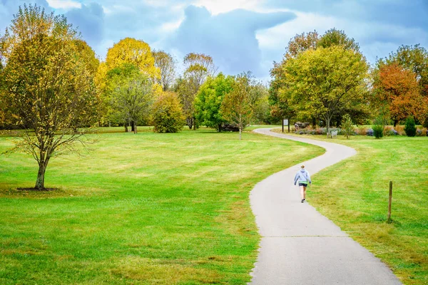 Person Walking Trail Arboretum Lexington Kentucky Fall — Stock Photo, Image