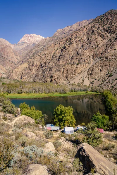 Vistas Panorámicas Las Montañas Pequeño Lago Campamento Turístico Tayikistán — Foto de Stock