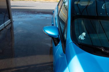 Araba oto yıkamada.