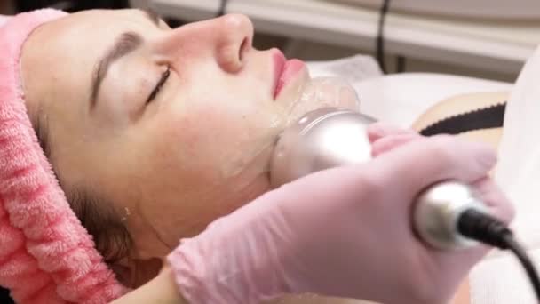Cosmetologist Fazendo Procedimento Levantamento Biológico Rejuvenescimento Pele Prevenção Envelhecimento Mulher — Vídeo de Stock