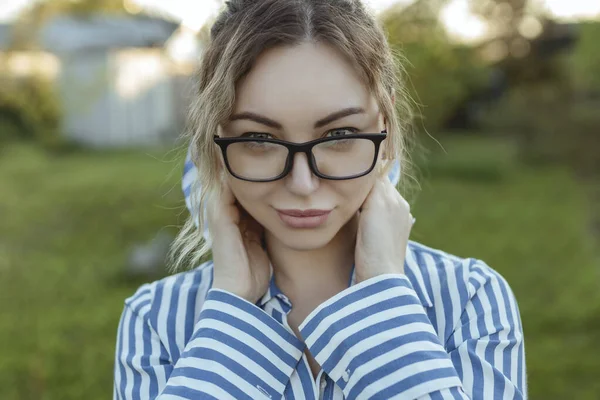 Optics Vision Fashion Sexy Girl Looks Camera Her Glasses Beautiful — Stock Photo, Image