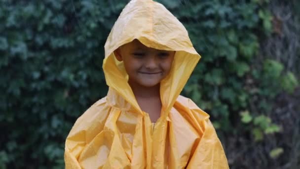 Little Boy Stands Rain Raincoat Summer Rain Drips Guy Raincoat — Stockvideo