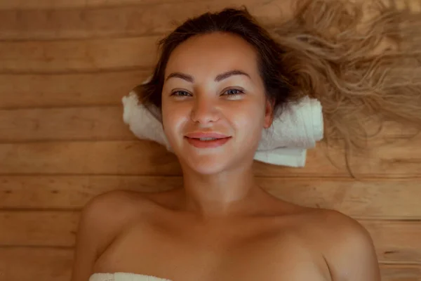 Beautiful Young Woman Relaxing Finnish Sauna — 图库照片