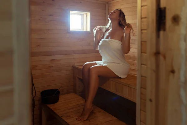 Young Woman Relaxes Sweats Hot Sauna Wrapped Towel Girl Sauna — Stok fotoğraf