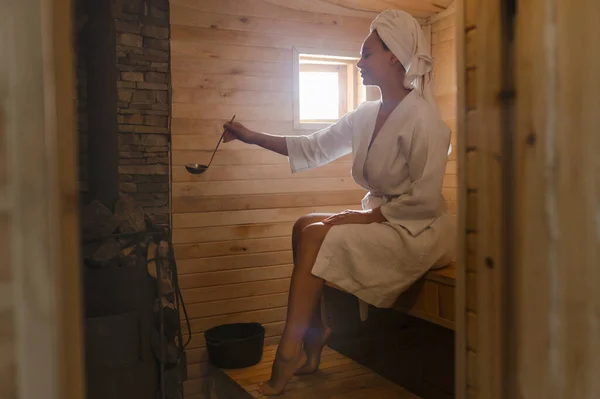 Beautiful Young Woman Relaxing Finnish Sauna — ストック写真