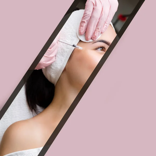 Menutup Tangan Dari Ahli Kosmetologi Muda Menyuntikkan Botox Wajah Perempuan — Stok Foto