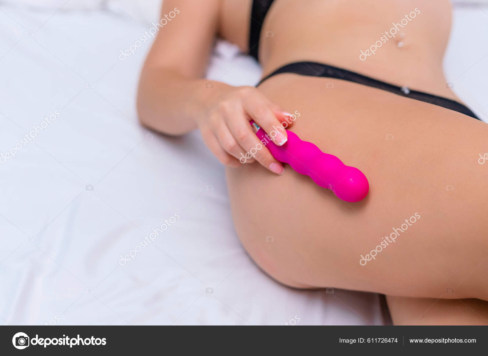 Mast, yalangoch uysiz ayollarning fotosuratlari