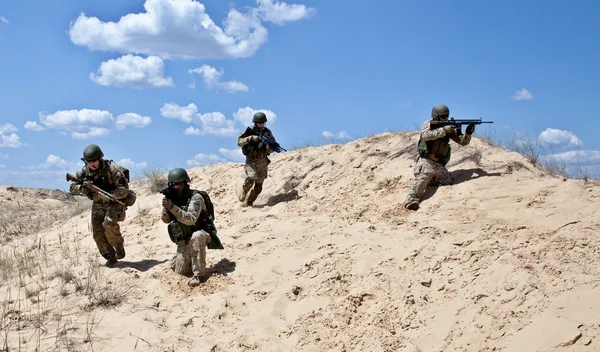 Yürü! hareketvigilancia del desierto!! — Stok fotoğraf