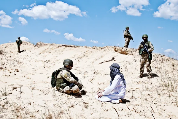 Onderhandelingen met de islamitische militante — Stockfoto