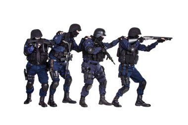 swat ekibi içinde hareket
