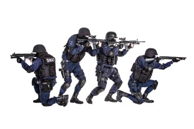 swat ekibi içinde hareket