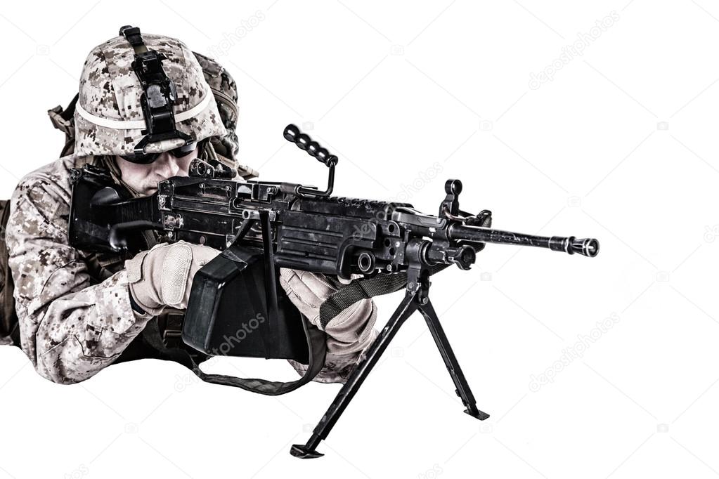 US marine with mashine gun
