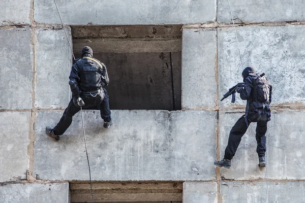 Tactical rappeling — Stock Photo, Image