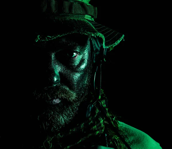 Ειδικές Δυνάμεις Ηνωμένες Πολιτείες Camouflage Uniforms Στούντιο Πυροβόλησε Φορώντας Καπέλο — Φωτογραφία Αρχείου