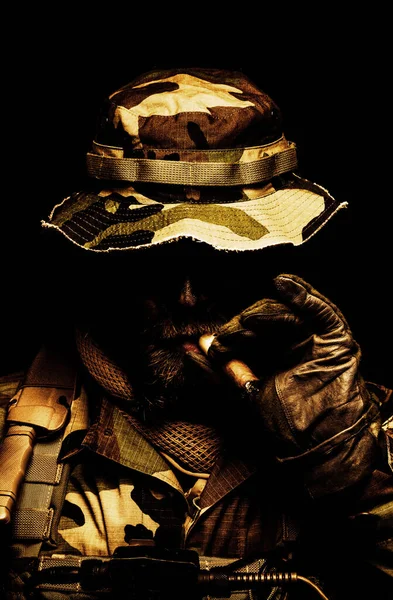 Brutalne Poważne Komandosów Żołnierz Armia Sił Specjalnych Weteran Walce Kamuflażu — Zdjęcie stockowe