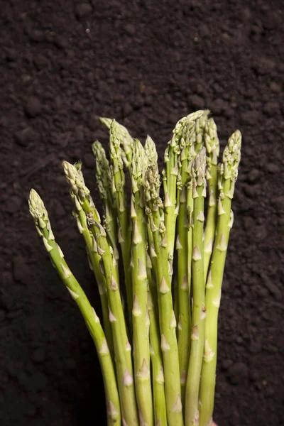 Cluster di asparagi biologici — Foto Stock