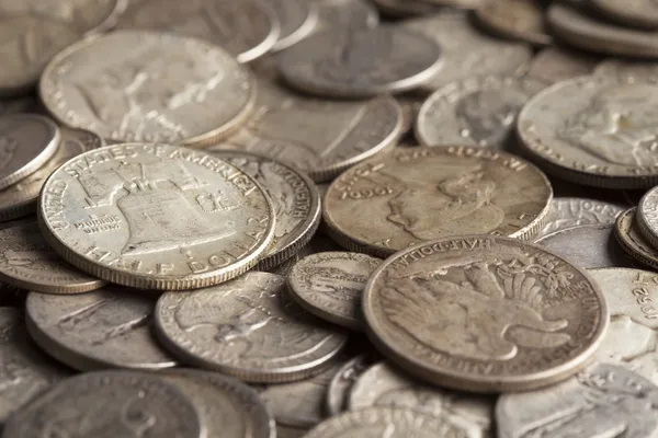 Старые серебряные монеты — стоковое фото