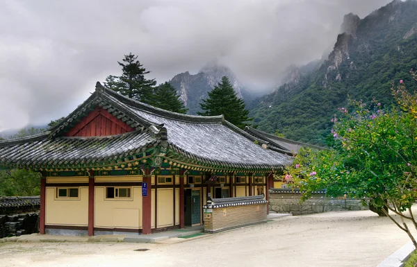 Seoraksan boeddhistische tempel — Stockfoto