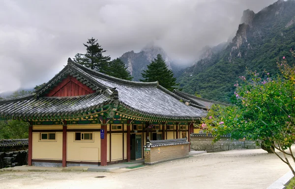 雪岳山の仏教寺院 — ストック写真