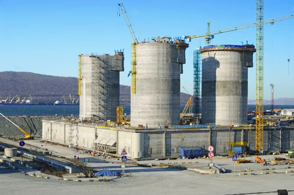 Construcción de una plataforma extractora de petróleo —  Fotos de Stock