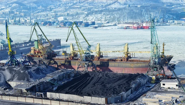 De poort terminal voor kolen laden — Stockfoto