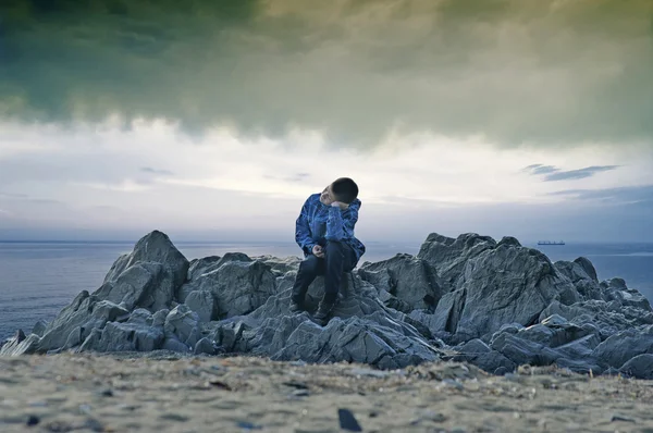 Pojke på havet — Stockfoto