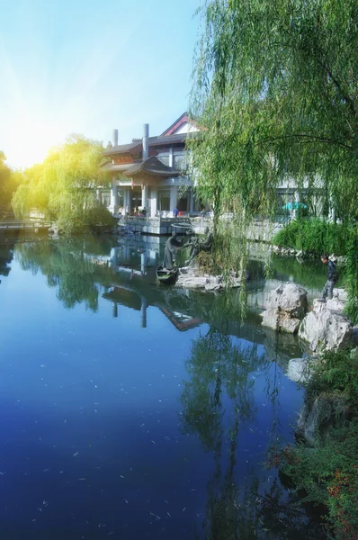 Chinese park in hangzhou in de buurt van lake xihu, china. — Stockfoto