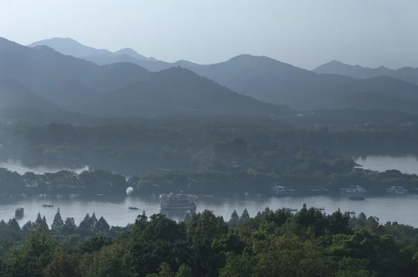 Chiński park w hangzhou w pobliżu jeziora xihu, Chiny. — Zdjęcie stockowe