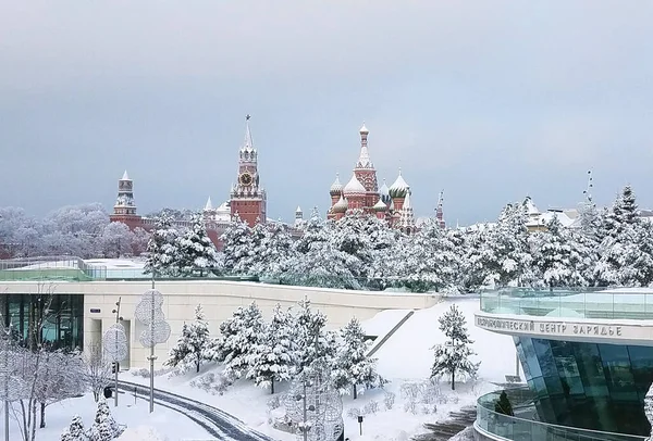 Kersttijd Moskou Sneeuw Vallen Het Rode Plein — Stockfoto