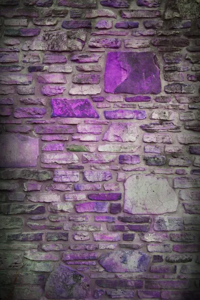 Abstrato roxo bloco pedra parede fundo com bordas escuras e centro branco, luz elegante fundo roxo para site ou brochura, elegante estilo de luxo fundo para anúncio ou layout de design de cartaz — Fotografia de Stock