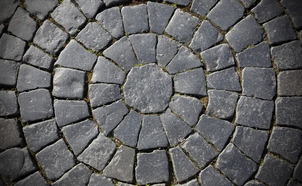 Pavimentazione in pietra sulla strada — Foto Stock