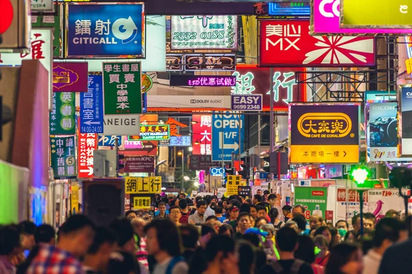 Május 2015 Színes Neon Reklám Bannerek Tele Forgalmas Utcáin Kowloon — Stock Fotó