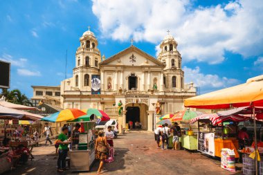 8 Nisan 2019, Plaza Miranda ve Quiapo Kilisesi 'nden. Bazilika, Manila, Filipinler 'de bulunan ve mucizevi olduğu söylenen İsa' nın karanlık bir heykeli olan Kara Nasıralı ile ünlüdür.