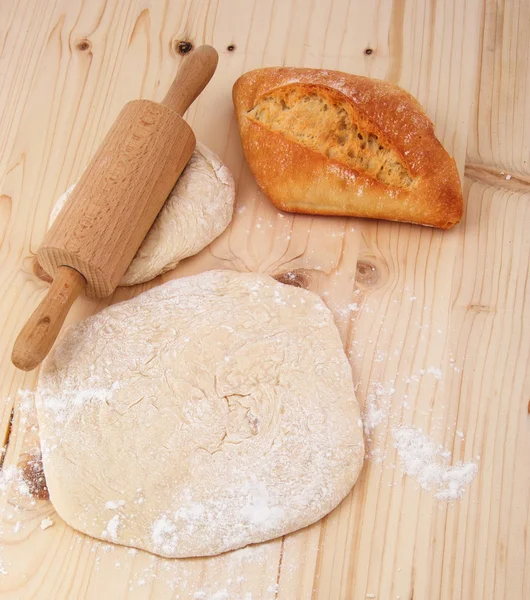 Dough on a wooden plate — Stock Photo, Image