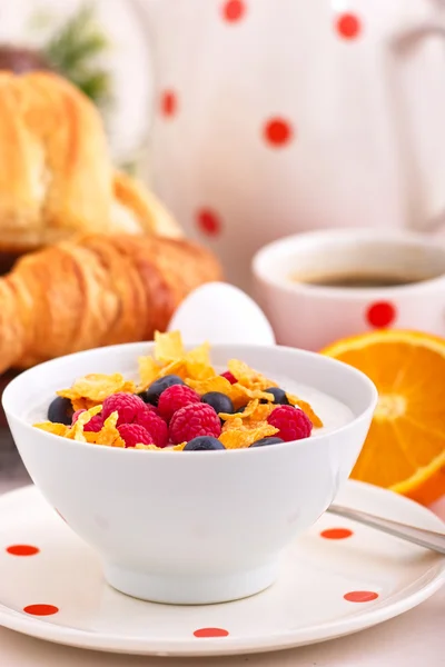 Cornflakes and fruit curd — Stock Photo, Image