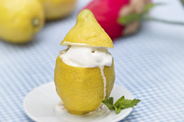 Lemon sorbet — Stock Photo, Image