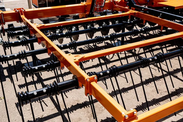 Novas máquinas e equipamentos agrícolas modernos — Fotografia de Stock