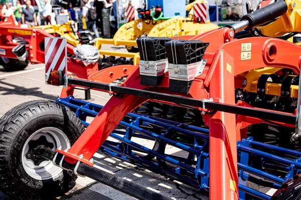 Nieuwe moderne landbouwmachines en -uitrusting — Stockfoto