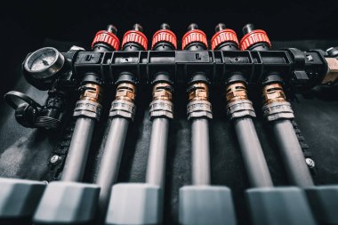 Evde bir su altı ısıtma sistemi için pompa.